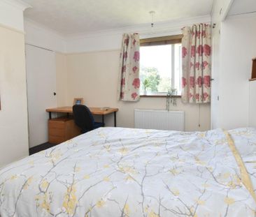 4 bedroom end of terrace house to rent - Photo 3