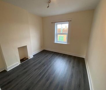 2 bedroom end of terrace house to rent - Photo 3