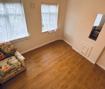 3 bedroom flat to rent - Photo 6