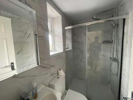 Westbury Avenue, Southall, UB1 - Photo 5