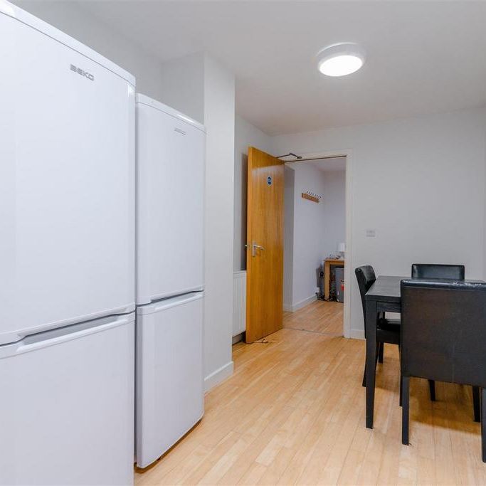 3 bedroom flat to rent - Photo 1