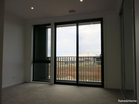 "MODERN 3 BEDROOM TOWNHOUSE" - Photo 4