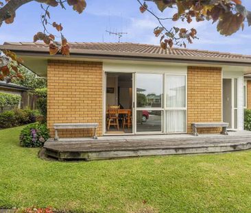 Charming 3BR Greerton Retreat! - Photo 1