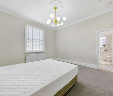 Newly renovated two bedroom set on first floor of a period conversion - Photo 6