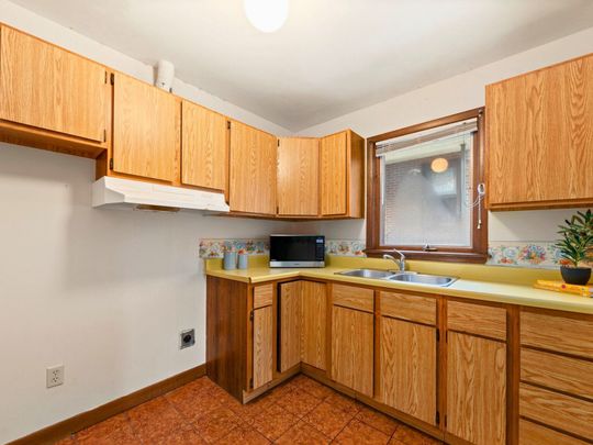 For Lease - 145 Pemberton Road Unit# Main Floor 1-Bed. Apt., Richmond Hill, Ontario - Photo 1