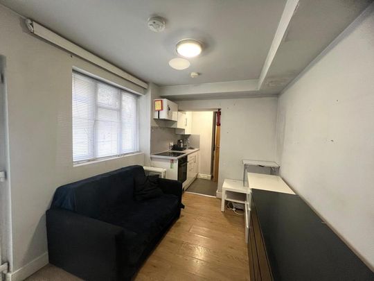 Studio to rent - Photo 1