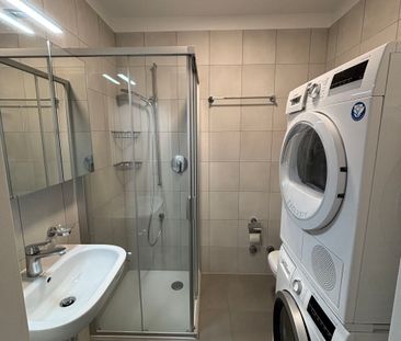 LUMINOUS 2.5-ROOM APARTMENT FOR RENT IN RECENTLY RENOVATED BUILDING - Foto 3