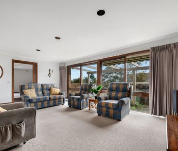 SPACIOUS FAMILY HOME - Photo 5