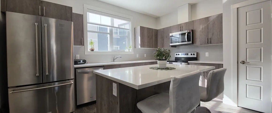 Bright 2-Bedroom Cranston Townhome | 2.5 Baths | Private 2-Car Garage — 2 Bedrooms Townhouse - Photo 1