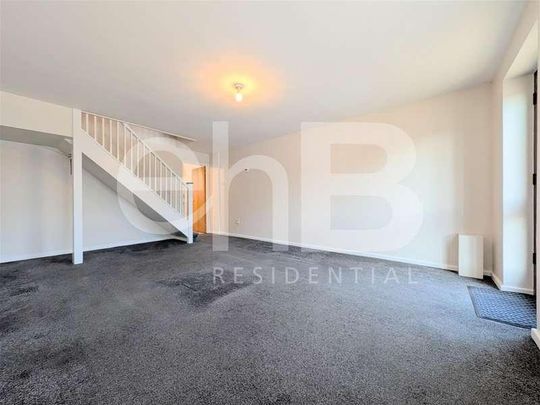 Coten End, Warwick, CV34 - Photo 1