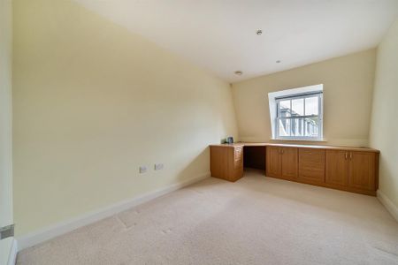 3 bedroom flat to rent - Photo 3