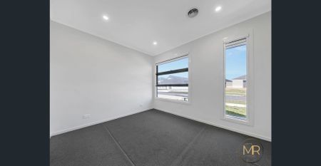 Modern Family Home in a Sought-After Location - Photo 2