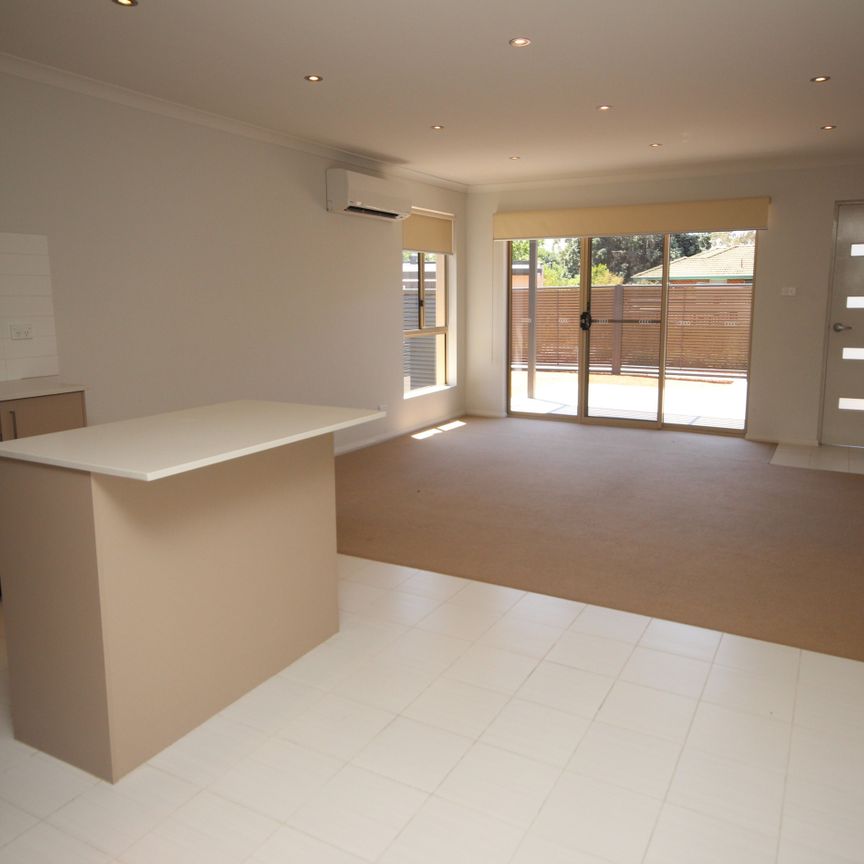 Lovely Lyons Lifestyle! - Photo 1