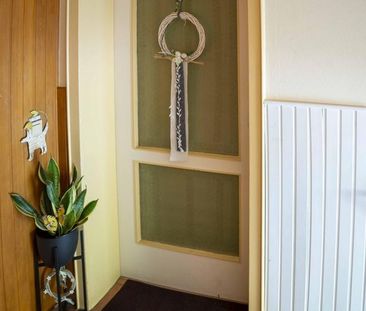 Teilmöbliert & modernisiert: 2 Zimmer im DG mit neuem Bad – ab 15.0... - Photo 1