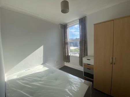 4 bedroom terraced house to rent - Photo 3