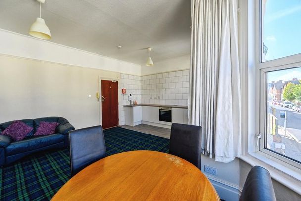 1 bedroom in a house share to rent - Photo 1