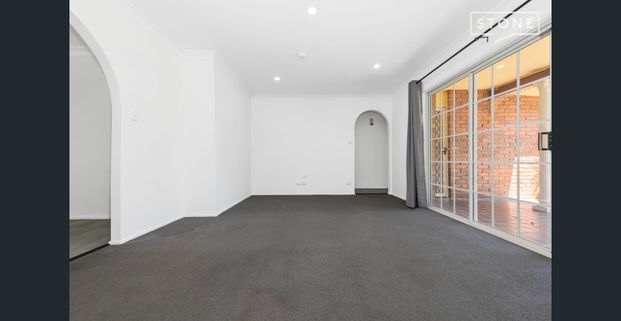 Fresh, Spacious Lakeside Home – 5 Bedrooms | 2 Bathrooms | New Kitchen - Photo 1