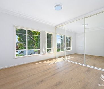 Stunning Family Home with Convenience at your Doorstep! - Photo 6