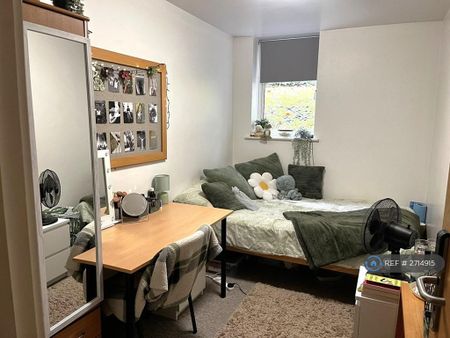 3 bedroom flat to rent - Photo 3