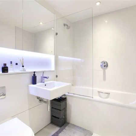 1 bedroom flat in Clapham - Photo 4