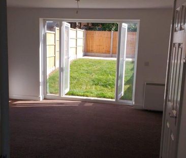 3 bedroom semi-detached house to rent - Photo 3