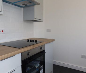 2 bedroom maisonette to rent - Photo 2