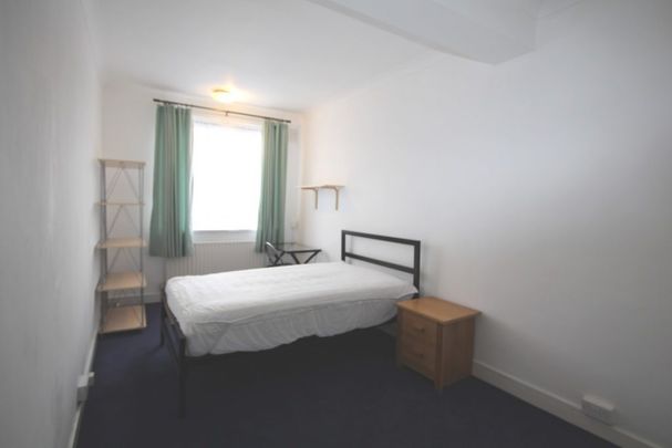 STUDENT 5 Bedroom Maisonette – Surbiton (Tolworth Broadway, KT6) - Photo 1