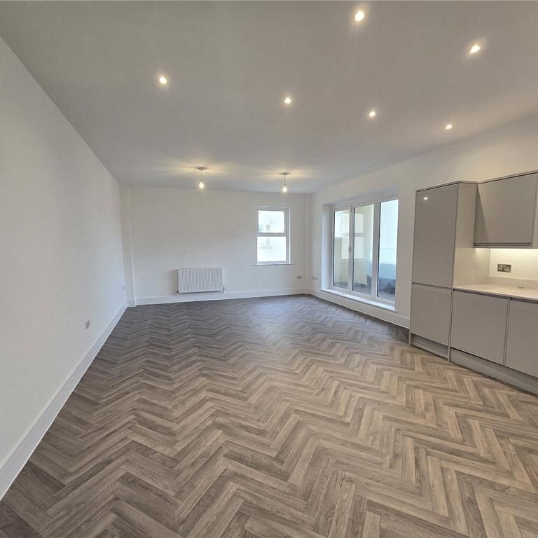 3 bedroom flat to rent - Photo 1