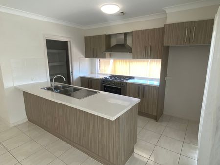 7 Lunar Place, 2560, Campbelltown Nsw - Photo 3