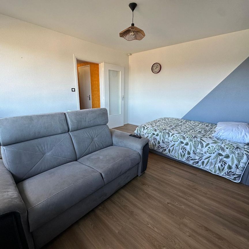 Location Appartement 1 pièce 26m² VALOGNES 50700 - Photo 1