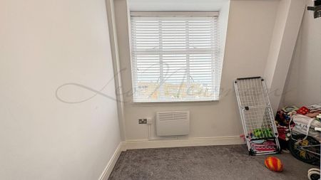 3 bedroom flat to rent - Photo 4