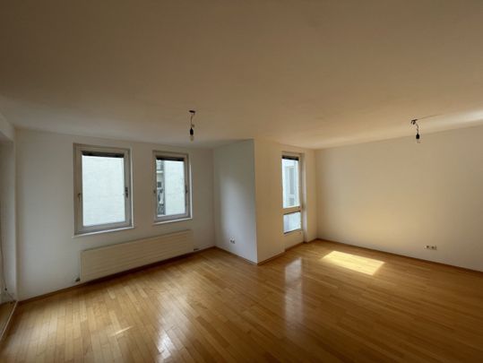 MODERNE 42 m²-WOHNUNG BEIM KARLSPLATZ - BALKON/RUHELAGE! - Foto 1