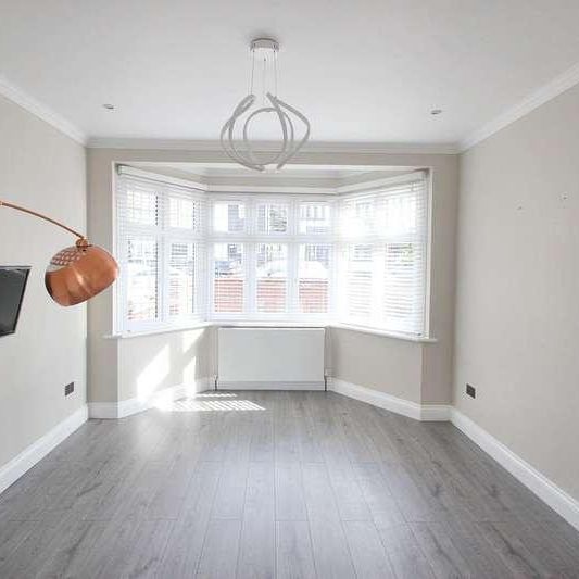 Rivington Avenue, Woodford Green, IG8 - Photo 1