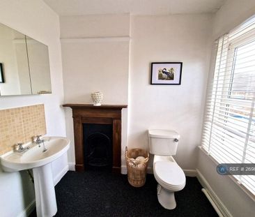 2 bedroom maisonette to rent - Photo 5