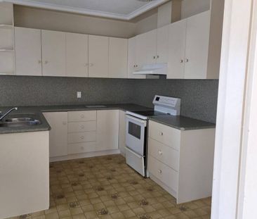 Spacious 4-bedroom Family Home - Photo 6