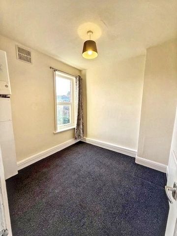 3 bedroom end of terrace house to rent - Photo 3