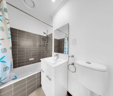 Smart, stylish and superbly located - Photo 5