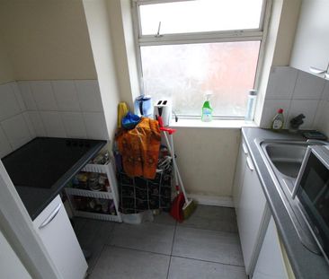 Twyford Abbey Road, London - Photo 2