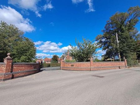 Crewe Road, Shavington, CW2 - Photo 3