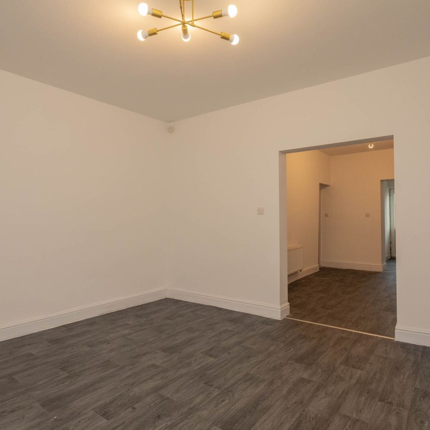 Astley Street - Photo 1