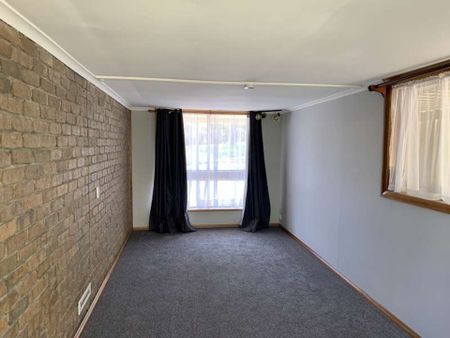 Large Family Home in Convenient Location - Photo 4