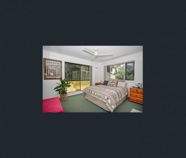 LARGE FAMILY HOME ON 1,730 SQM WITH STUNNING GARDENS â MINUTES TO... - Photo 4