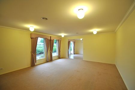 5 Albert Place, Dingley Village VIC 3172 - House For Rent | Domain - Photo 3