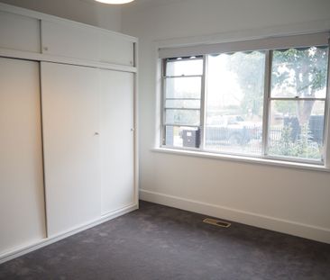 Family Home In The Heart Of Reservoir - Photo 5