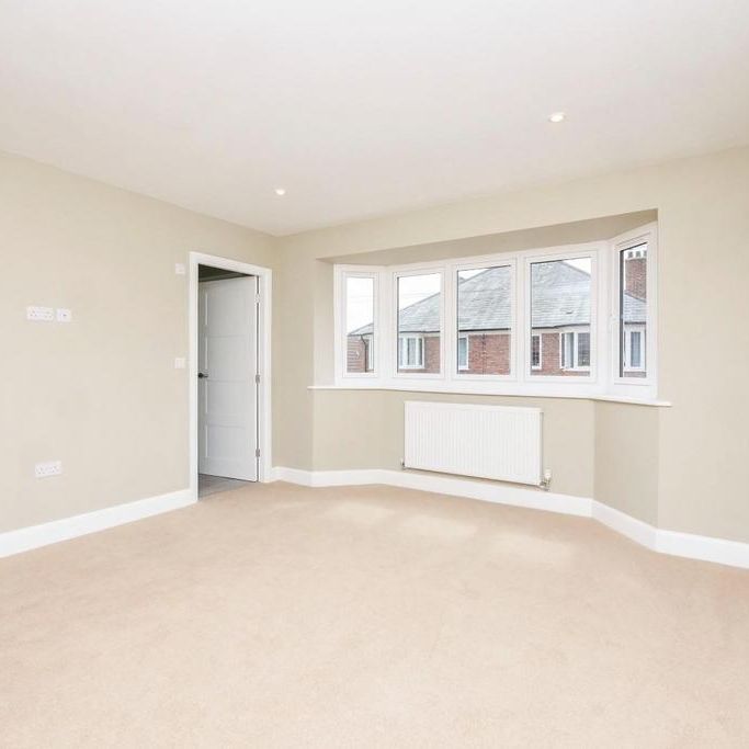 4 bedroom semi-detached house to rent - Photo 1