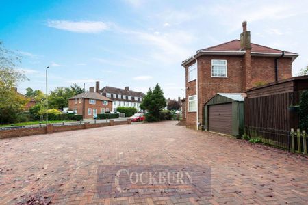 Dunkery Road, London SE9 - 4 Beds 3 Bathrooms! - Photo 4