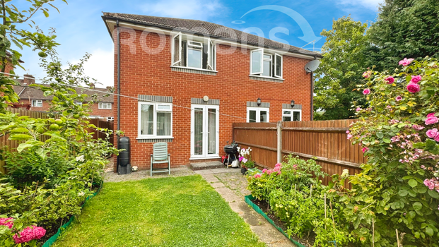 St. Christophers Road, Farnborough, GU14 - Photo 1