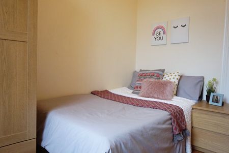 Simonside Terrace - Photo 3