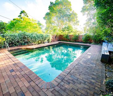 Fully Furnished, Stunning Family Home - Photo 4