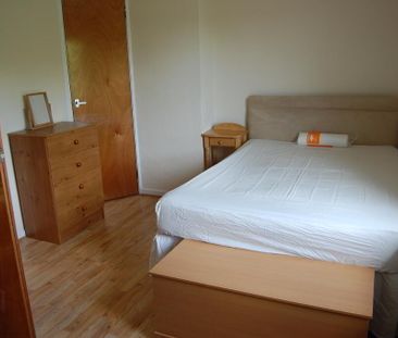 29d Inishowen Drive, Belfast, BT10 0EU - Photo 2